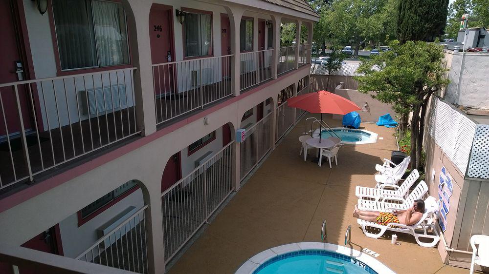 Econo Lodge Гилрой Экстерьер фото